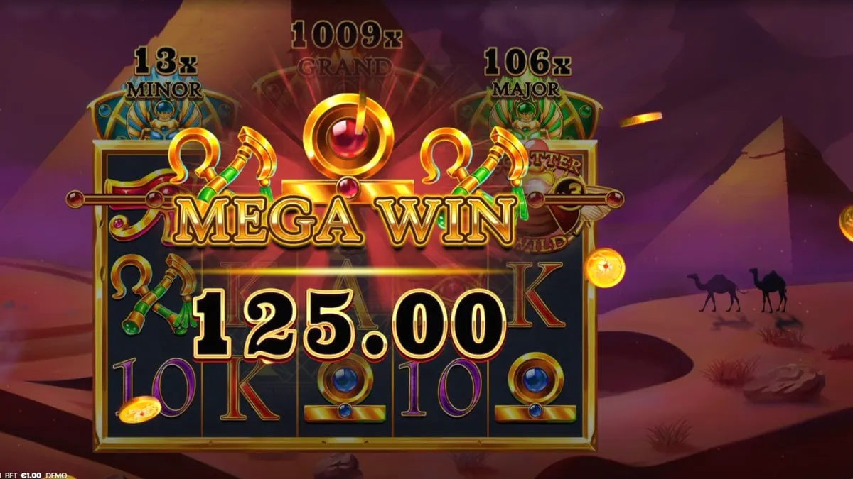 Tampilan visual slot 3 Scarabs of Fortune dengan latar belakang piramida Mesir